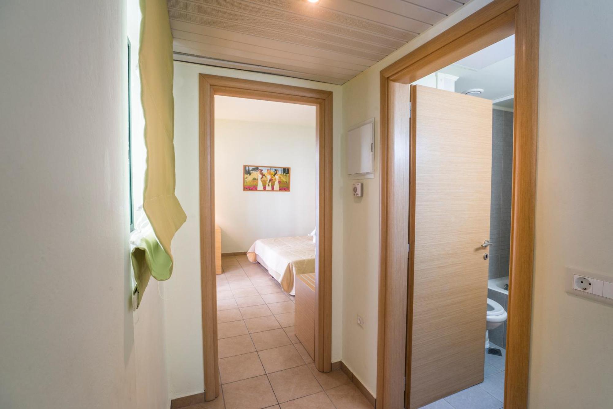Athina Beach Hotel Като-Дарацо Номер фото