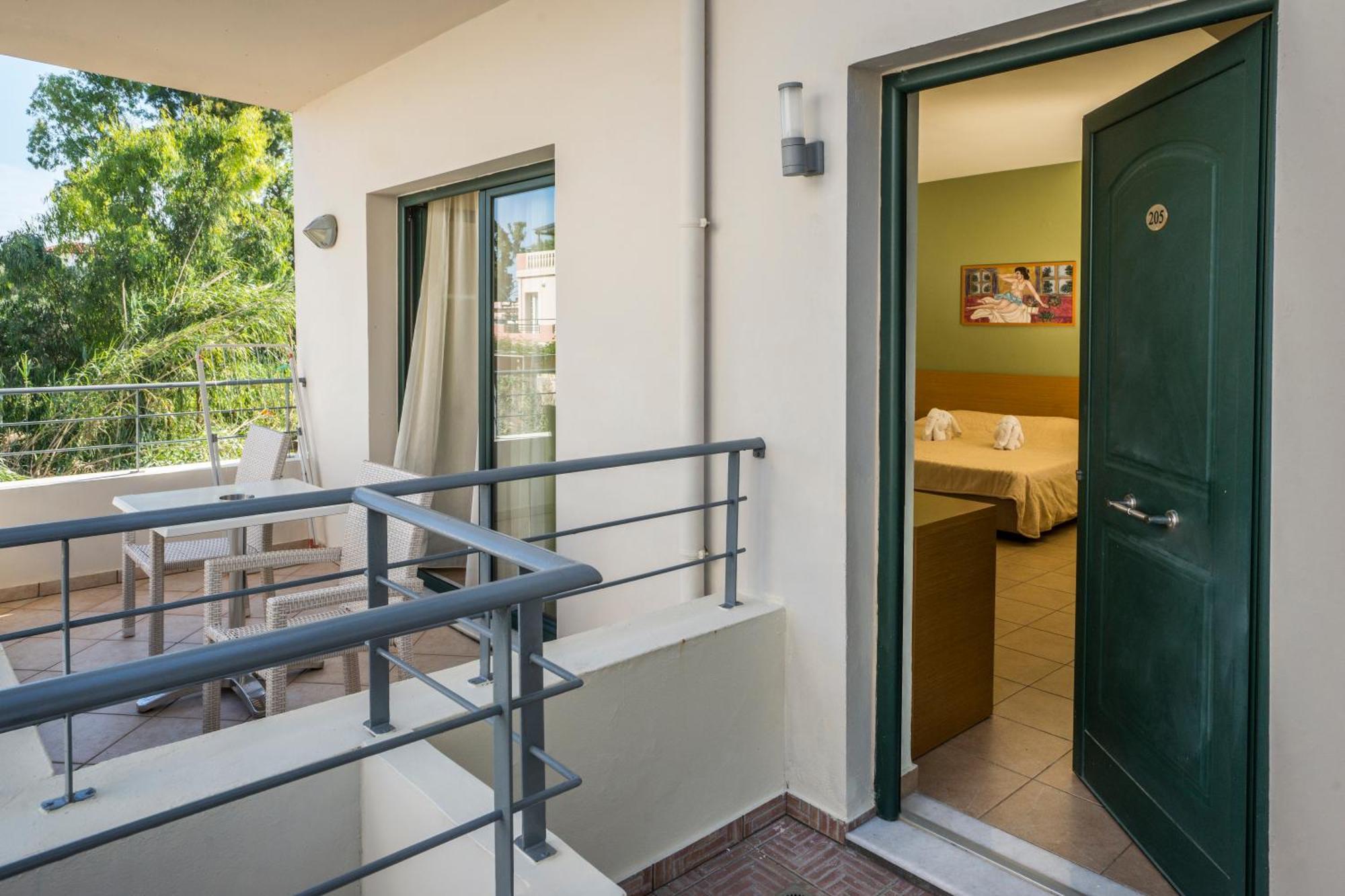 Athina Beach Hotel Като-Дарацо Номер фото